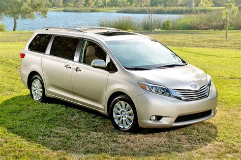 2013 toyota sienna minivan.